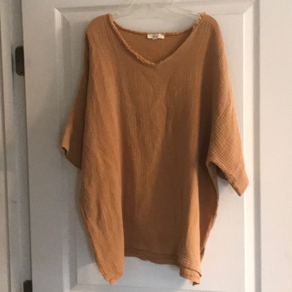 EUC Easel short sleeve tunic top